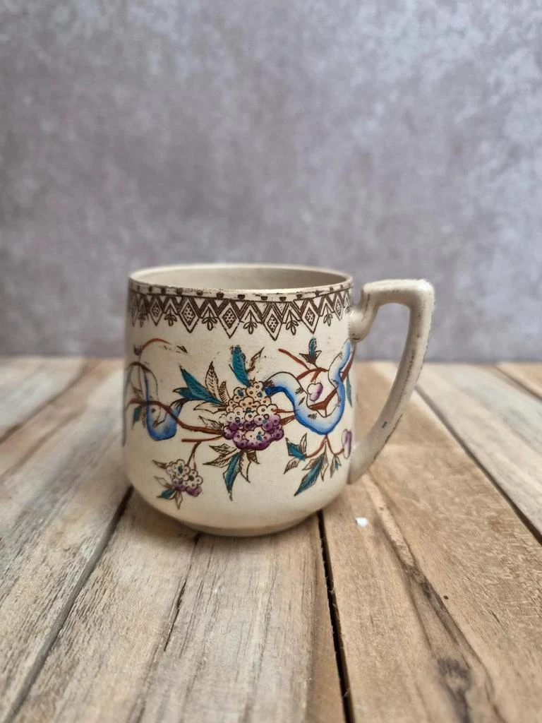 Tasse ancienne en terre de fer – décor japonisant – fin Xixe